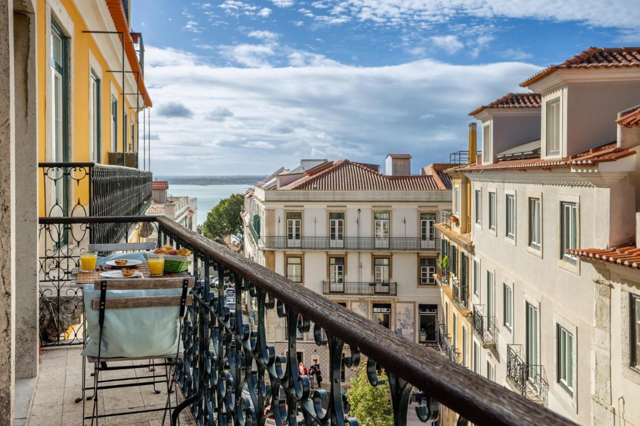 Castelo Apartment - Beautiful Balcony View Lisbon Luaran gambar