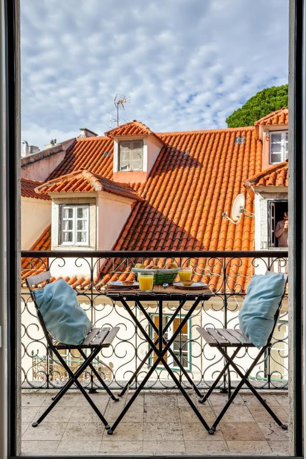 Castelo Apartment - Beautiful Balcony View Lisbon Luaran gambar